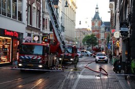 Woning beschadigd na brand op dak in Amsterdam