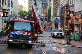 Woning beschadigd na brand op dak in Amsterdam