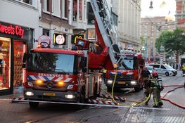 Woning beschadigd na brand op dak in Amsterdam