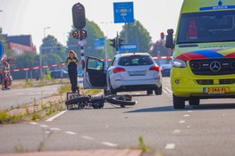 Fietser ernstig gewond na aanrijding met taxi in Amsterdam