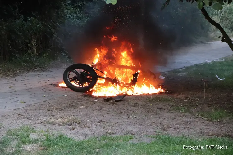 Scooter uitgebrand in Amsterdam