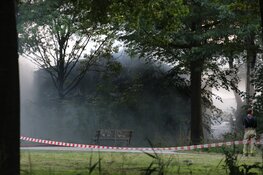Grote loods van sportbeheer vliegt in brand in Amsterdam