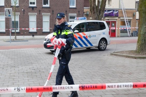 Overleden persoon aangetroffen in het water aan het IJdok in Amsterdam