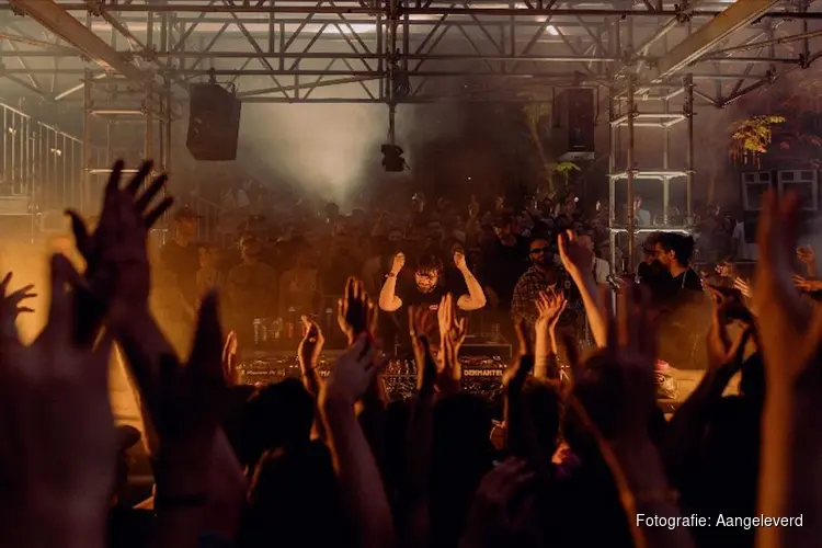 Dekmantel Festival 2026 opent vernieuwde editie in het Amsterdamse Bos