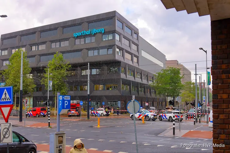 Hulpdiensten ingezet voor verward persoon in Eva Besnyöstraat; tramverkeer IJburg gestremd