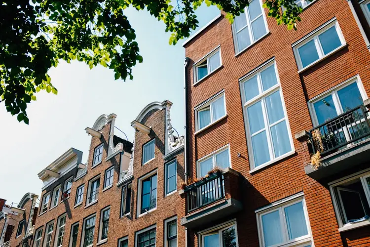 Van compact appartement tot gezinswoning: zo kies je een vloer in Amsterdam