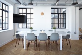 Meeting room tablets in opkomst bij bedrijven met hybride werkplekken