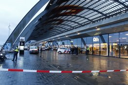 Vier gewonden bij steekpartij aan achterzijde Centraal Station, een verdachte aangehouden