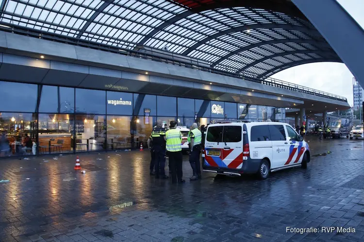 Getuigen gezocht na steekincident met drie slachtoffers De Ruijterkade