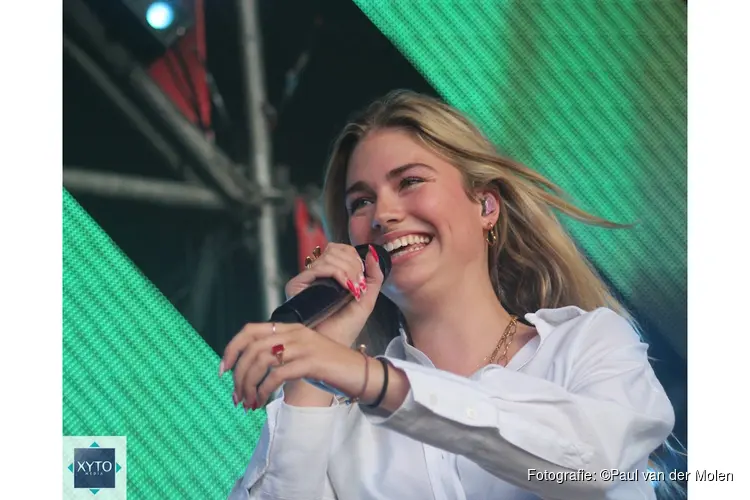 Roxy Dekker schrijft geschiedenis met concert in Johan Cruijff ArenA
