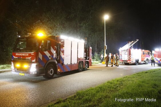 Auto met drie inzittenden belandt in sloot