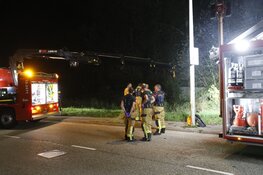 Auto met drie inzittenden belandt in sloot