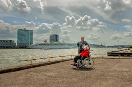 Praktische hulpmiddelen die het zware fysieke werk in de zorg direct lichter maken