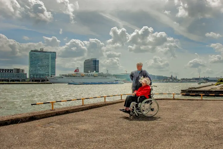 Praktische hulpmiddelen die het zware fysieke werk in de zorg direct lichter maken