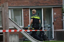 Man gewond bij steekincident in Amsterdam, politie zet omgeving af
