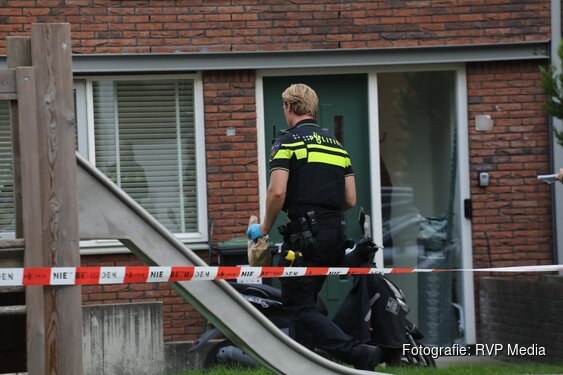 Man gewond bij steekincident in Amsterdam, politie zet omgeving af