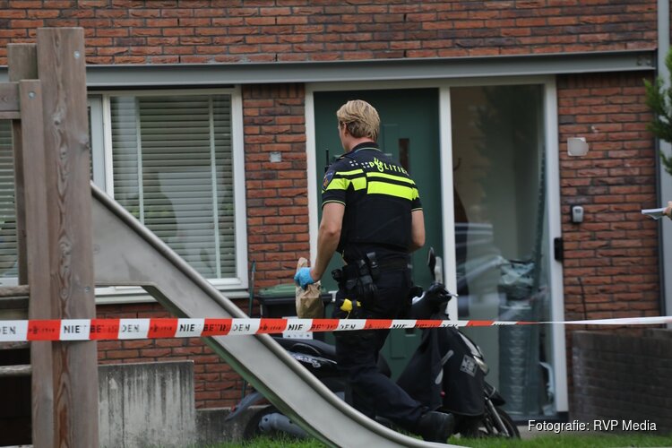 Man gewond bij steekincident in Amsterdam, politie zet omgeving af