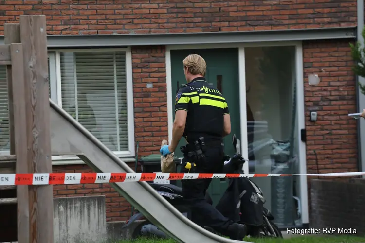 Man gewond bij steekincident in Amsterdam, politie zet omgeving af