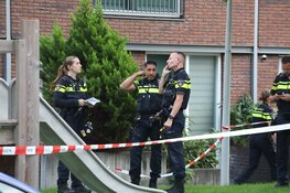 Man gewond bij steekincident in Amsterdam, politie zet omgeving af