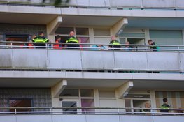 Gewonde bij steekpartij in flat in Amsterdam-Noord, vrouw aangehouden