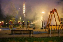 Brandweer voorkomt overslag bij brand naast buurthuis De Aker in Amsterdam