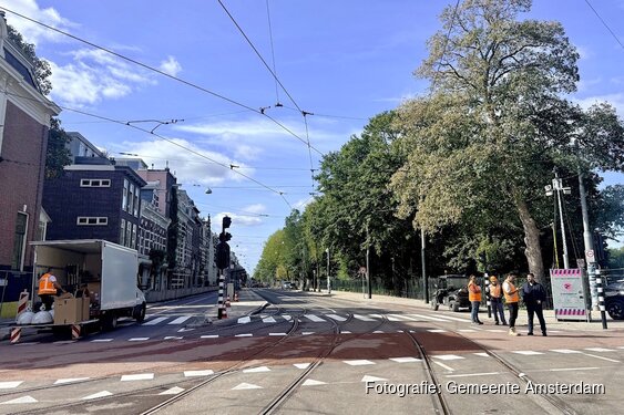 Kruising Wijttenbachstraat-Linnaeusstraat weer open voor verkeer