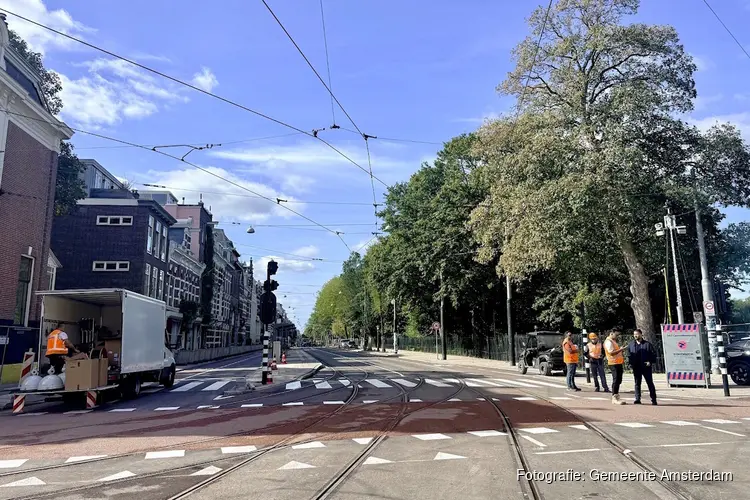 Kruising Wijttenbachstraat-Linnaeusstraat weer open voor verkeer