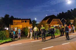Tesla belandt in sloot na eenzijdig ongeval aan Osdorperweg