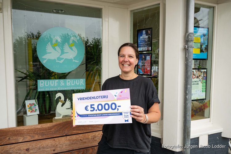 Buuf & Buur Nieuwendam ontvangt 5.000 euro voor verbindend straatvoetbaltoernooi
