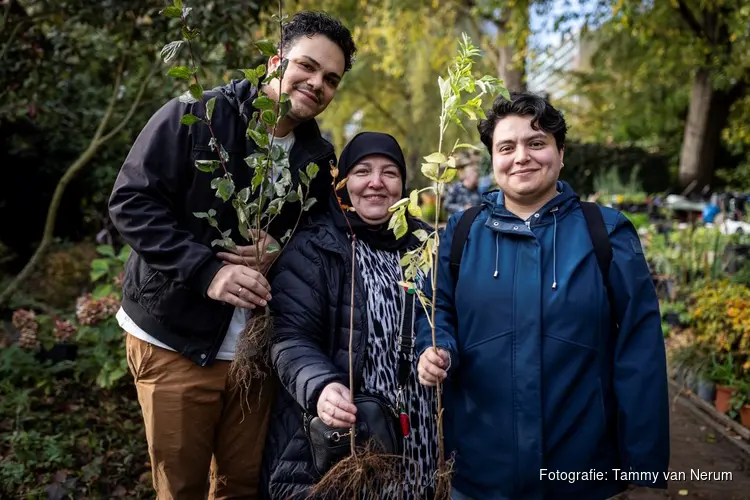 Nog één keer gratis bomen: De Gezonde Stad deelt 4.000 bomen uit tijdens laatste editie van Bomen voor Amsterdam