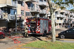 Vuurwerk veroorzaakt rookontwikkeling in kelderboxen van flat in Amsterdam
