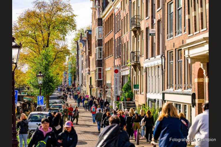 Ruim 13.000 wandelaars aan de start in Amsterdam
