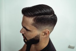 Fade, krullen of halflang? Drie kapsels voor je zoon naast elkaar