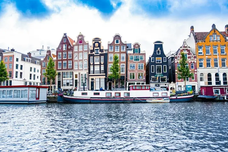 Muziek, historie en water: de culturele beleving van een privévaart in de hoofdstad