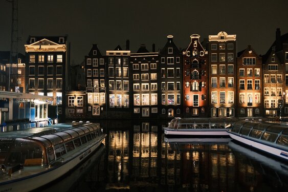 Het Amsterdam Light Festival in stijl: waarom een privéboot de ultieme winterervaring is