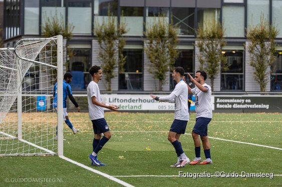 Swift wint derby van puntloos DWS