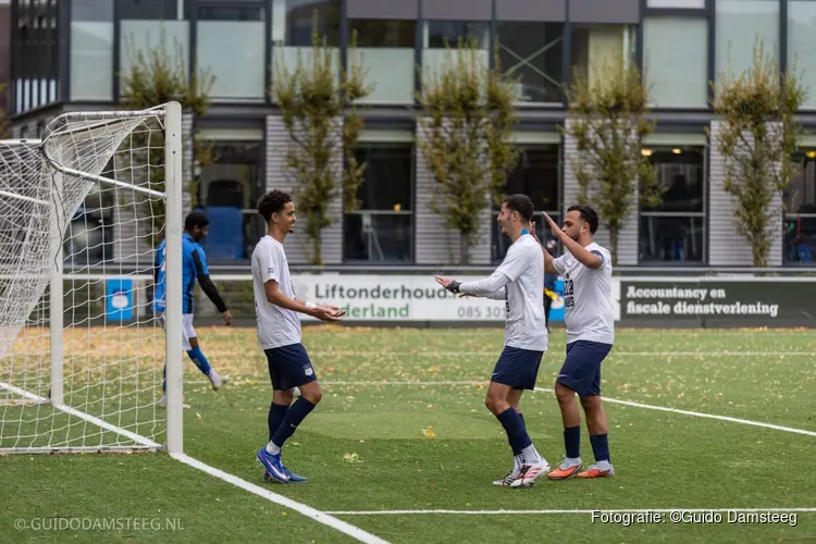 Swift wint derby van puntloos DWS