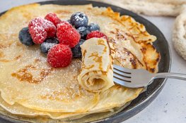 Ontbijten aan de Prinsengracht met pannenkoeken op tafel