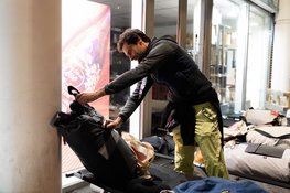 24 bedrijven slapen buiten op de Zuidas en halen meer dan €108,000 op voor mensen zonder thuis